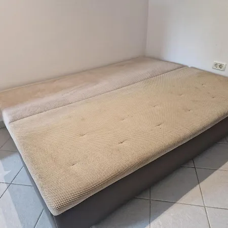 Apartma Flora *
